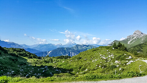 Wer die Lechquellenrunde entlang wandert, kann diese schöne Aussicht genießen